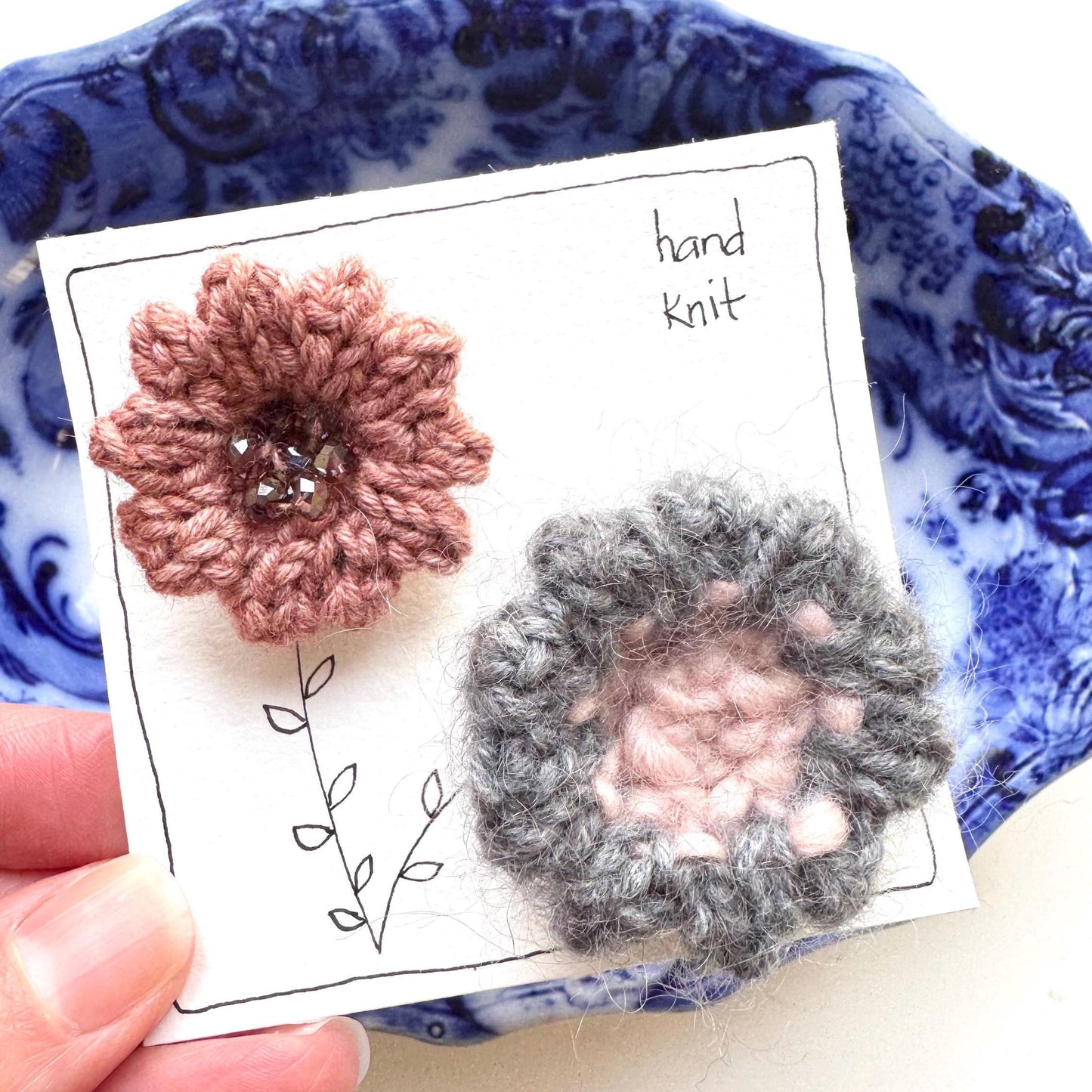 hand knit brooch set- flowers
