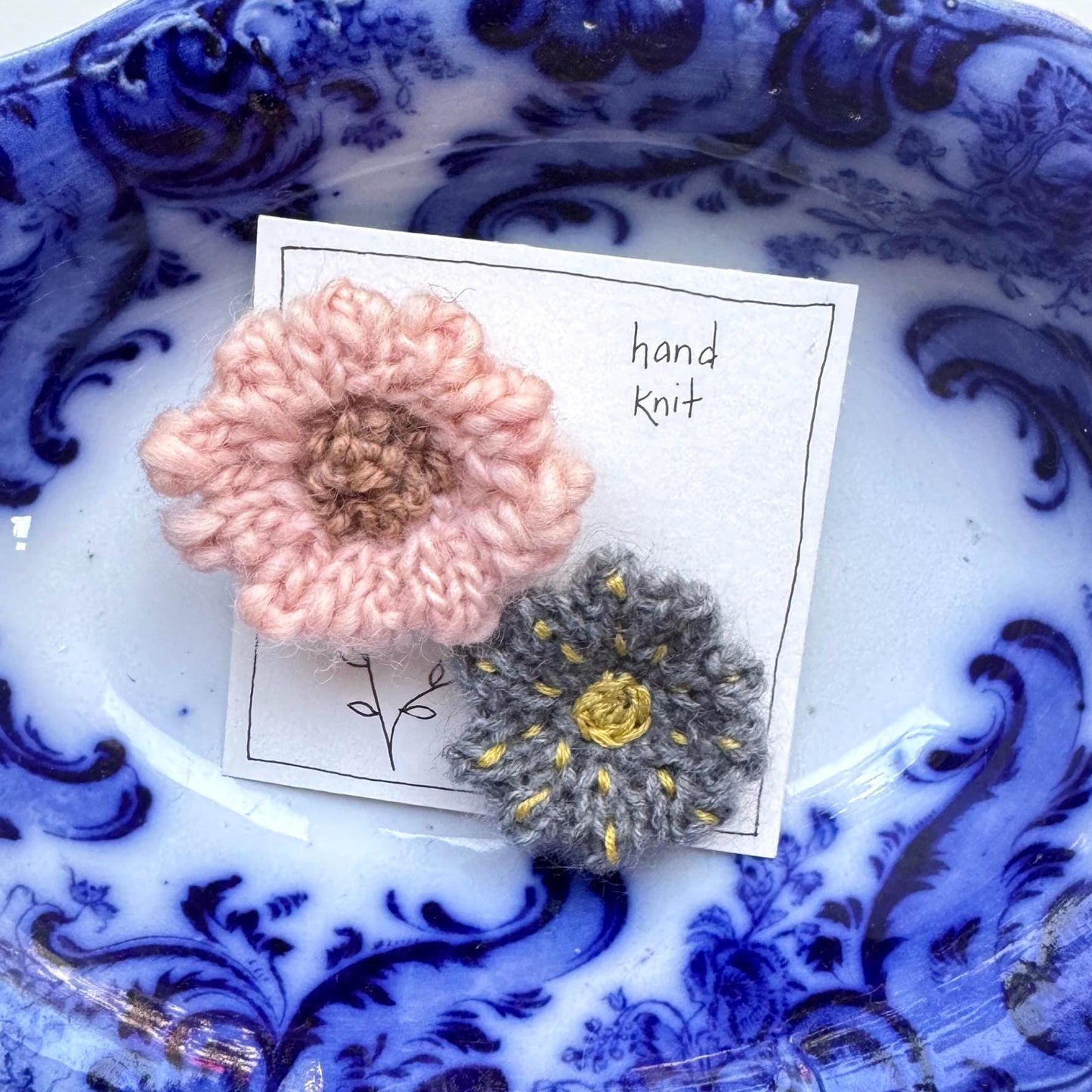 hand knit brooch set- flowers pink and gray