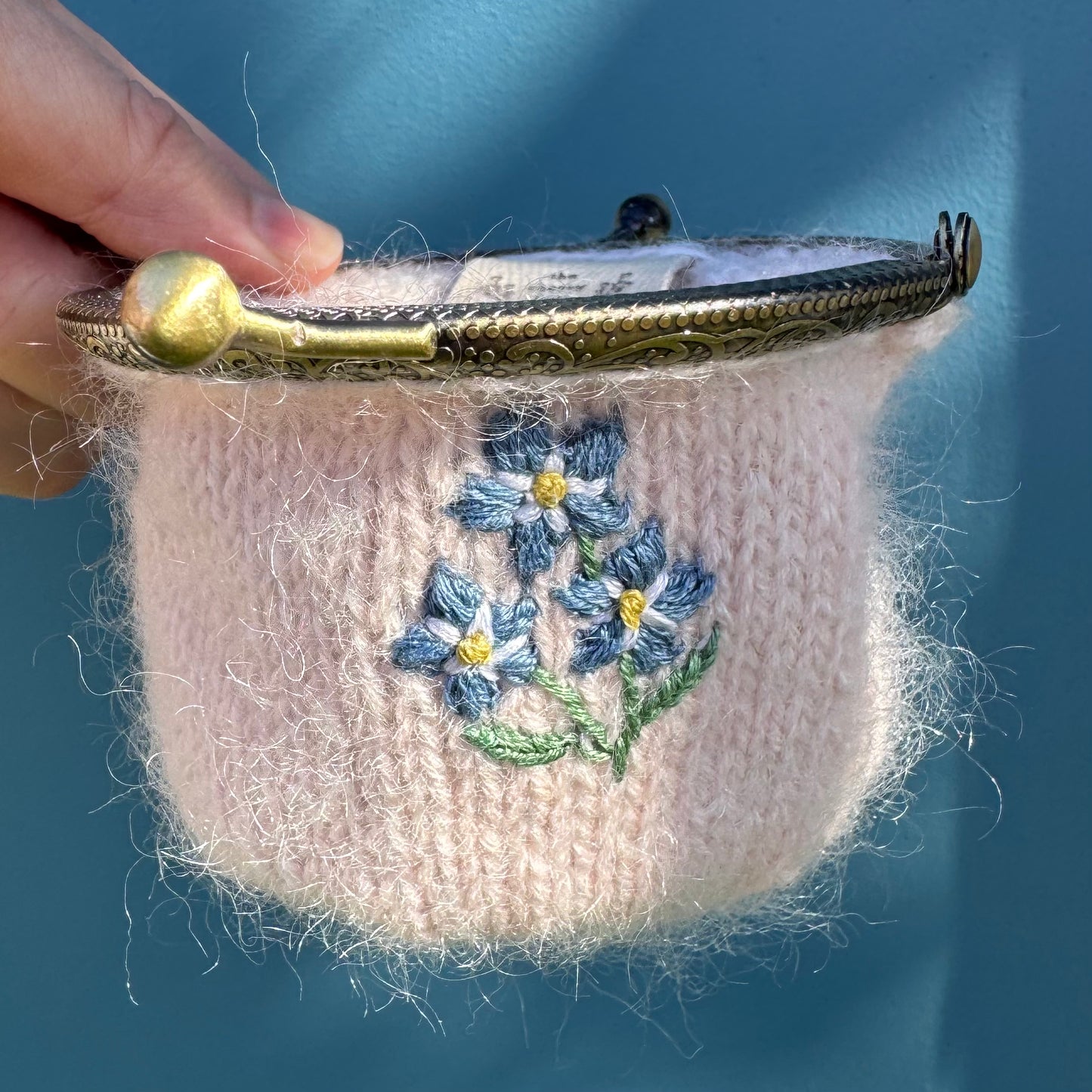 Coin purse | hand embroidered + hand knit forget-me-not