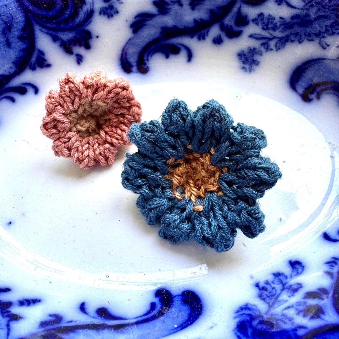 hand knit brooch set- flowers pink and blue