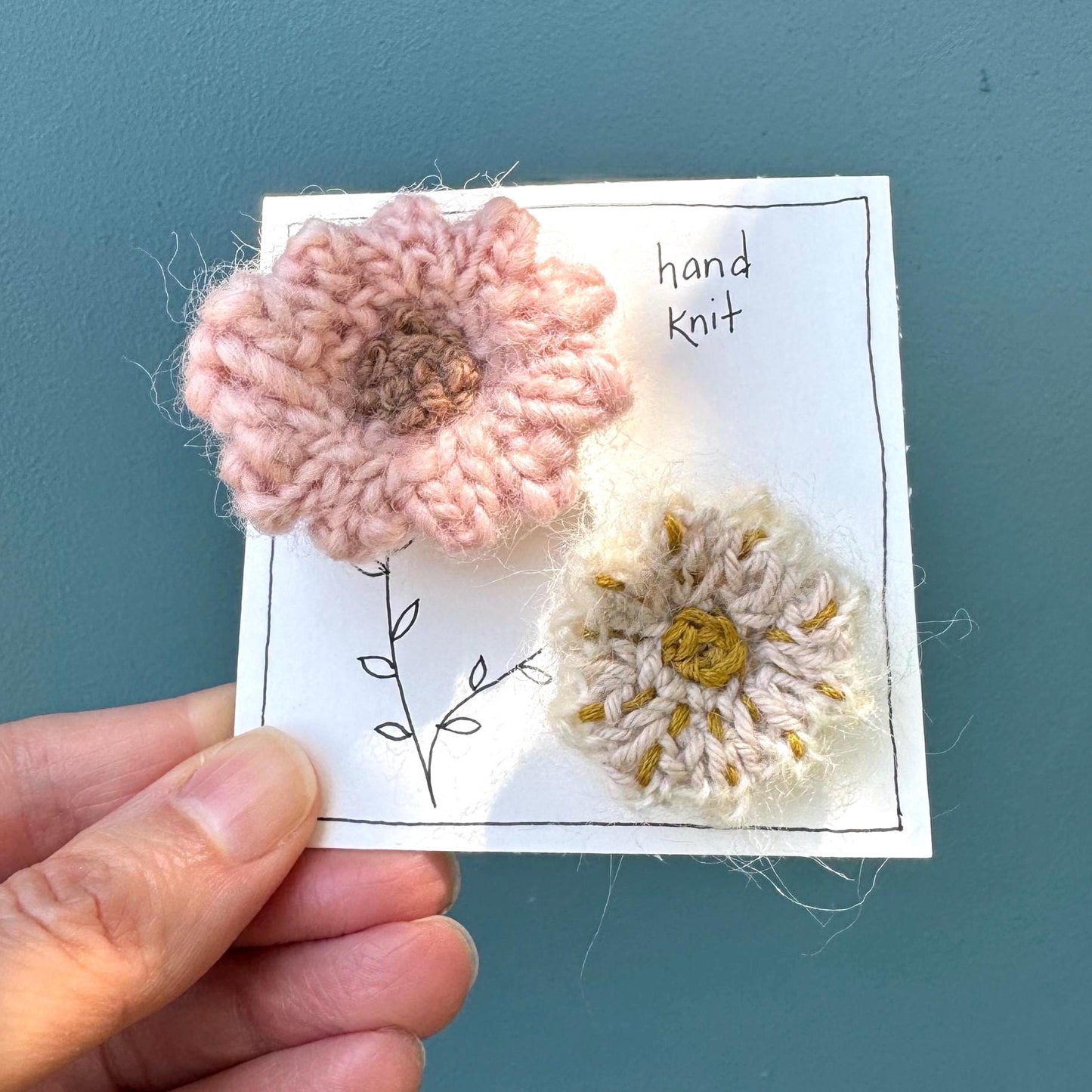 hand knit brooch set- flowers pink and embroidered champagne