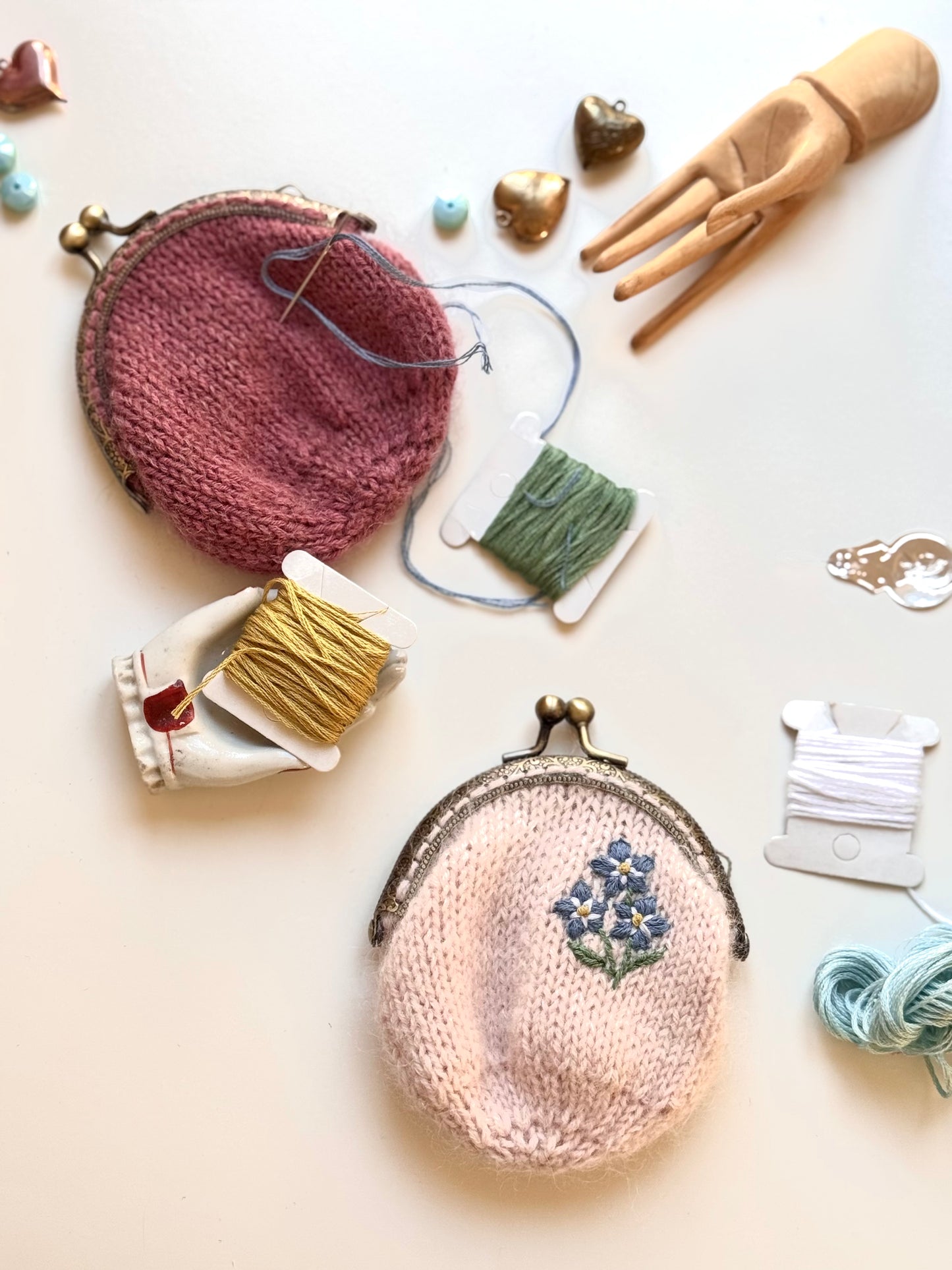 Coin purse | hand embroidered + hand knit forget-me-not