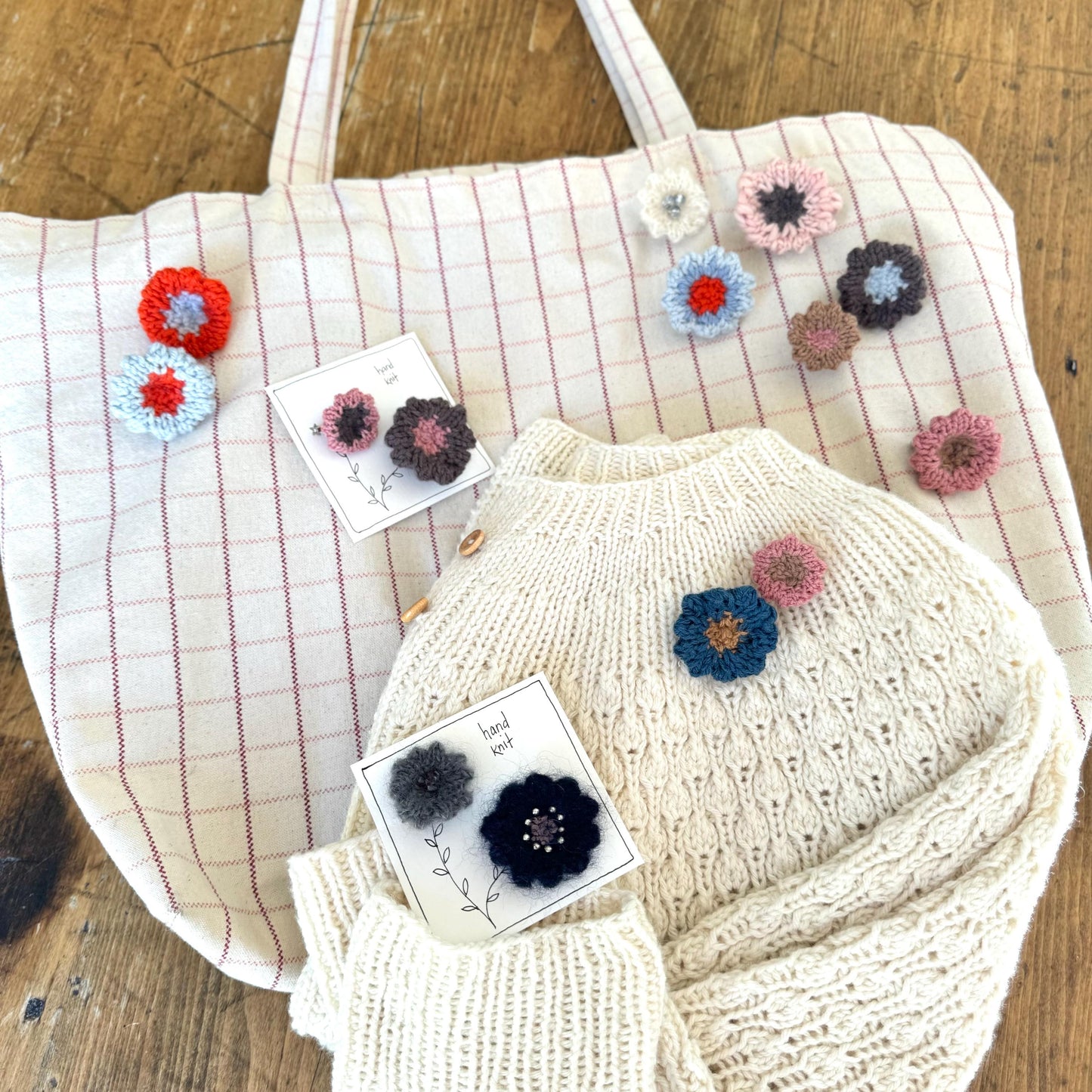 hand knit brooch set- flowers