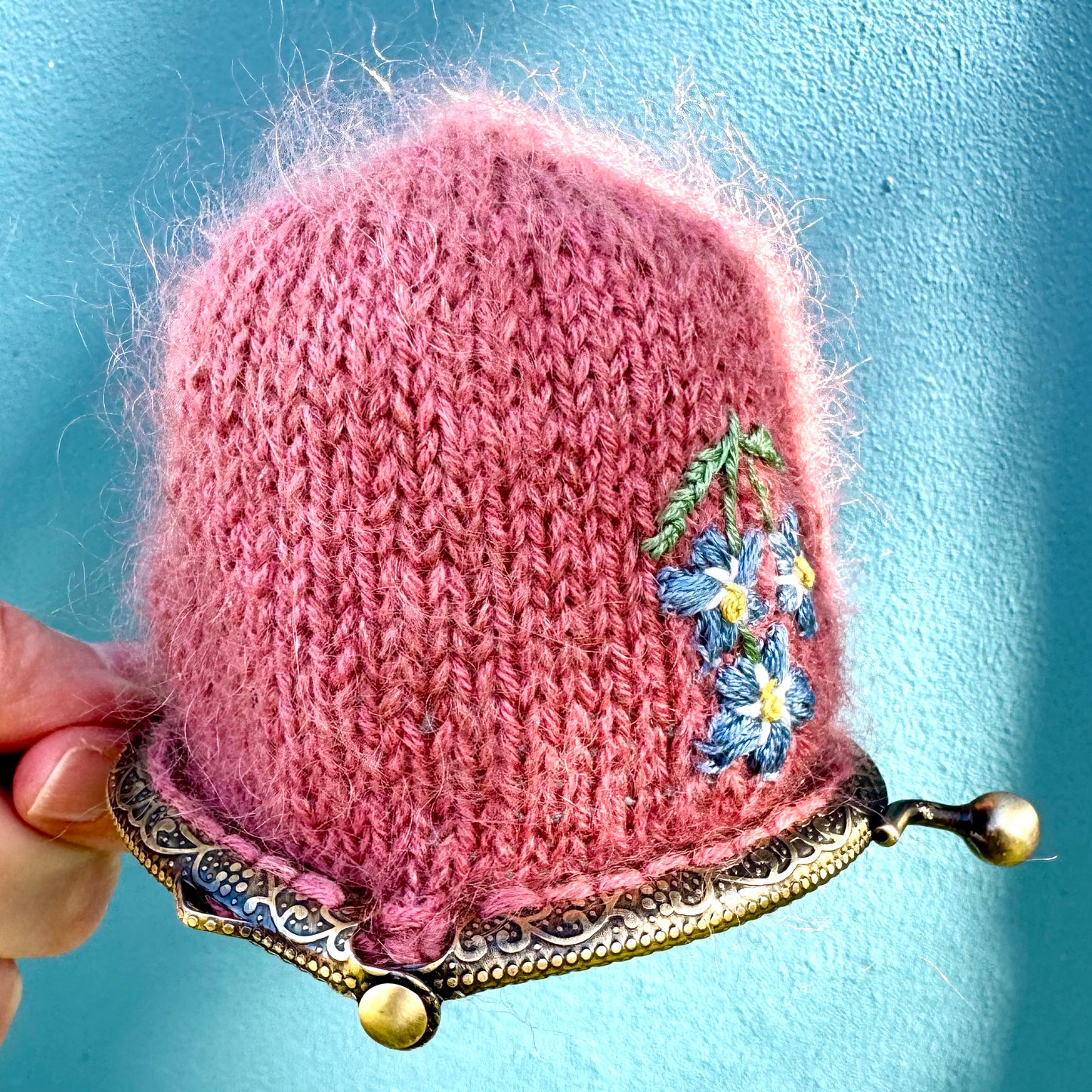 Coin purse | hand embroidered + hand knit forget-me-not