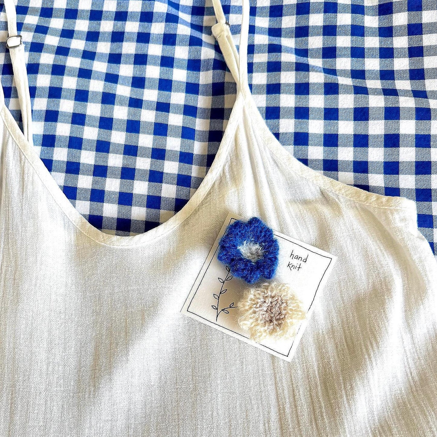 hand knit brooch set- flowers blue and white