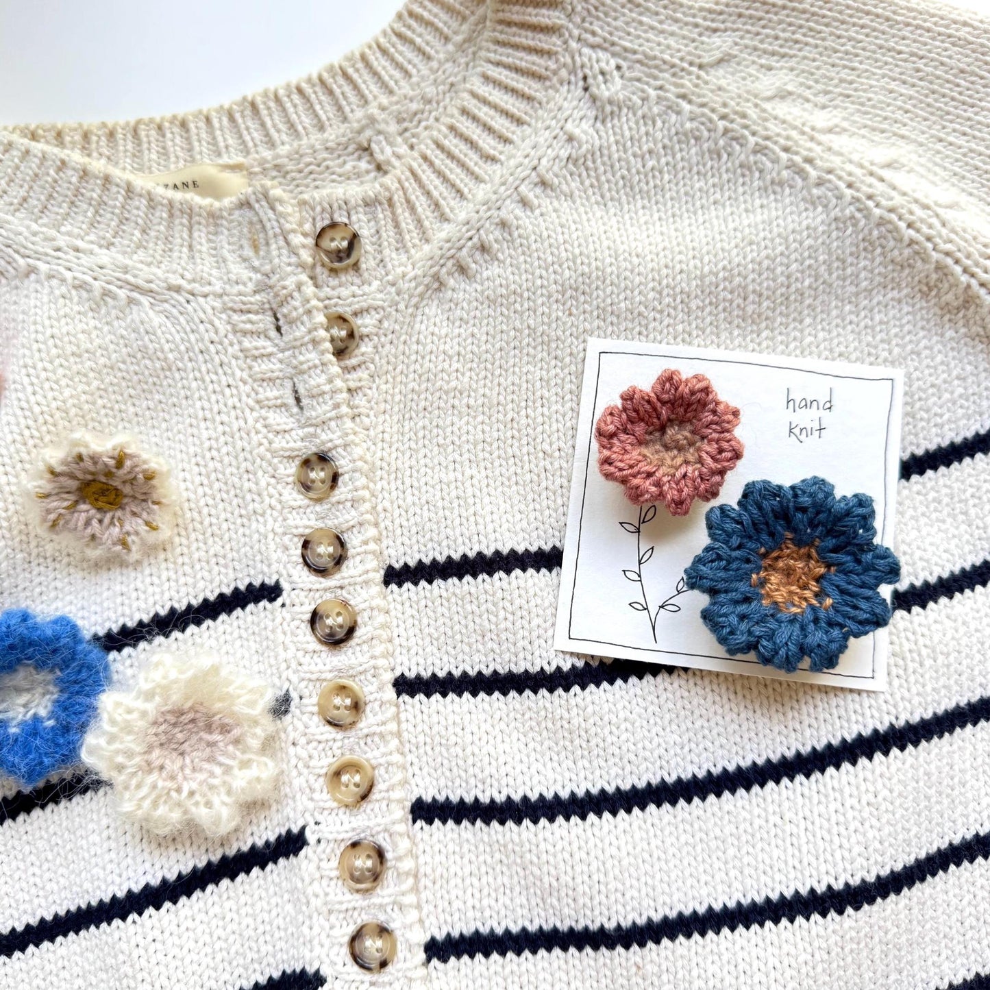 hand knit brooch set- flowers pink and blue