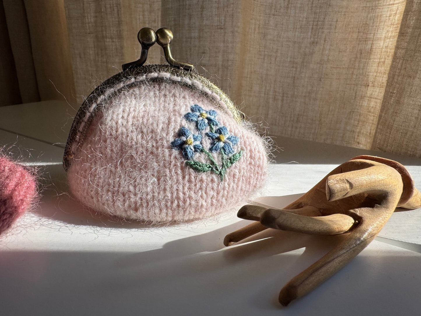 Coin purse | hand embroidered + hand knit forget-me-not