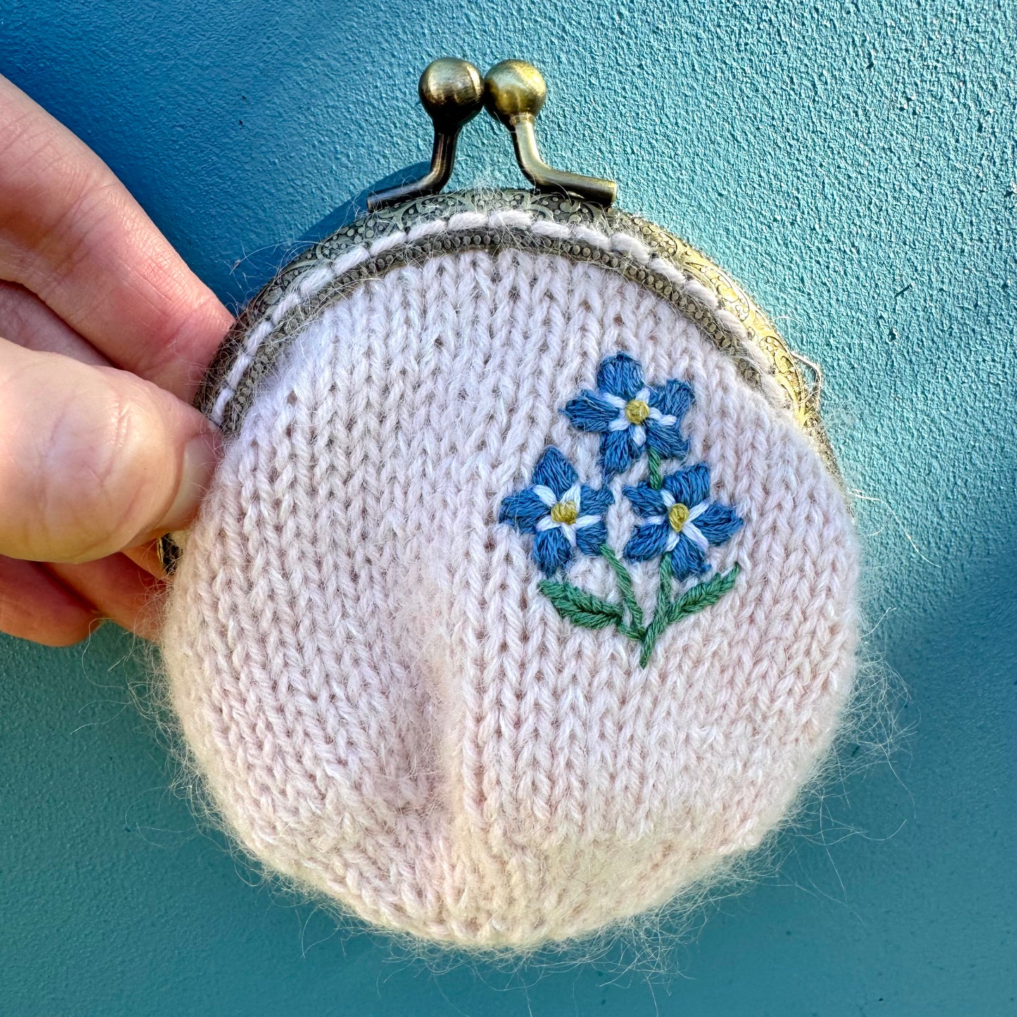 Coin purse | hand embroidered + hand knit forget-me-not