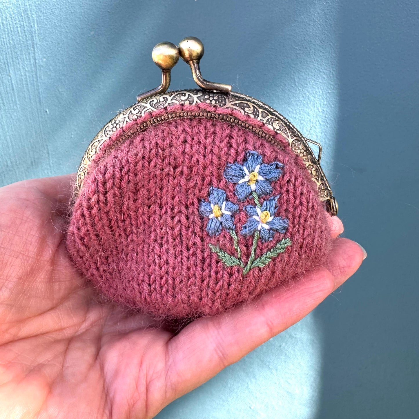 Coin purse | hand embroidered + hand knit forget-me-not