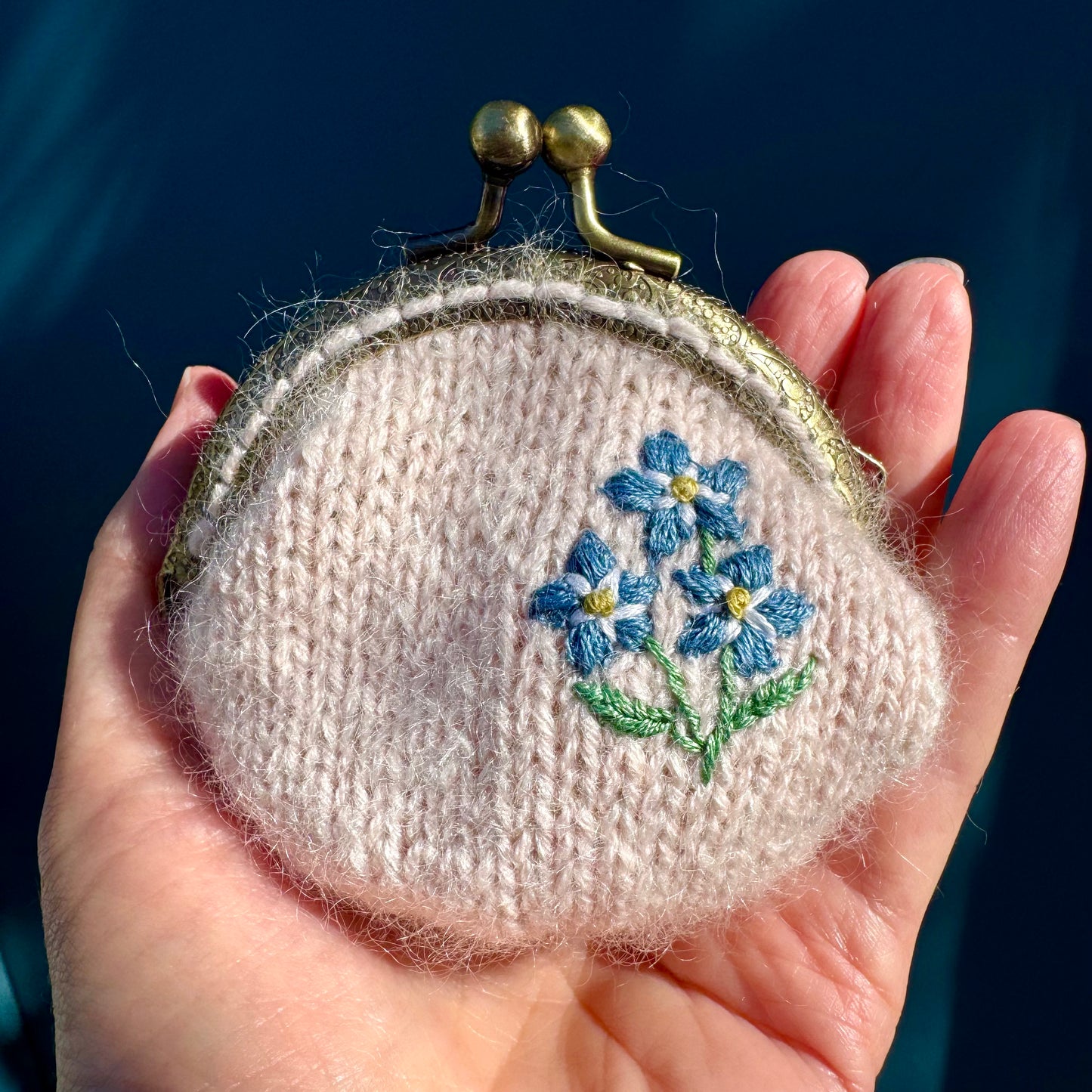 Coin purse | hand embroidered + hand knit forget-me-not