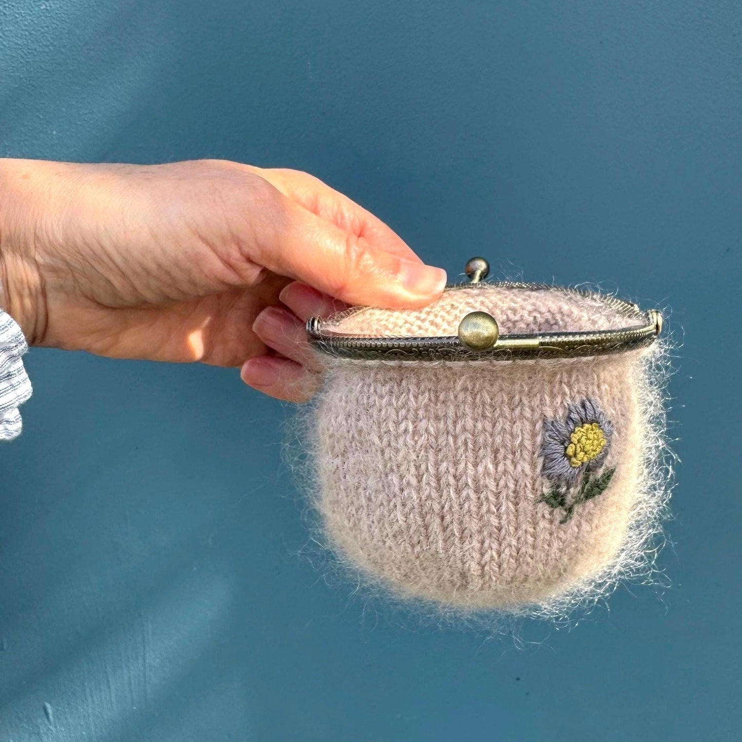 Coin purse | hand embroidered + hand knit | wildflower