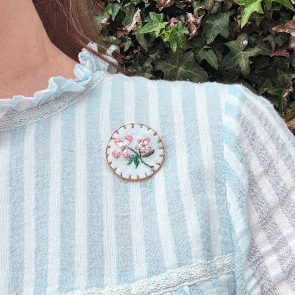 Hand Embroidered Felt Brooch Pin - Pink Blossoms