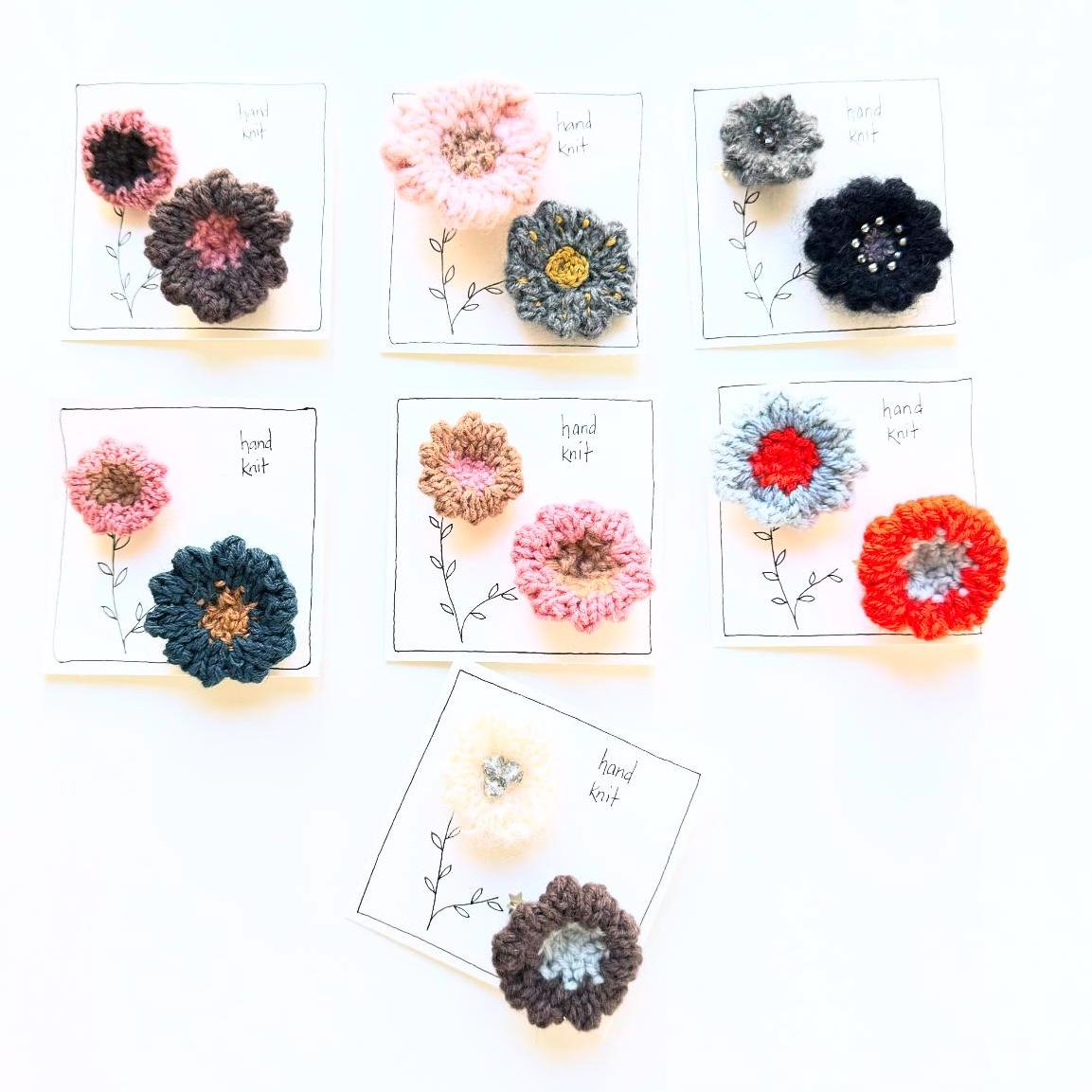 hand knit brooch set- flowers pink and blue