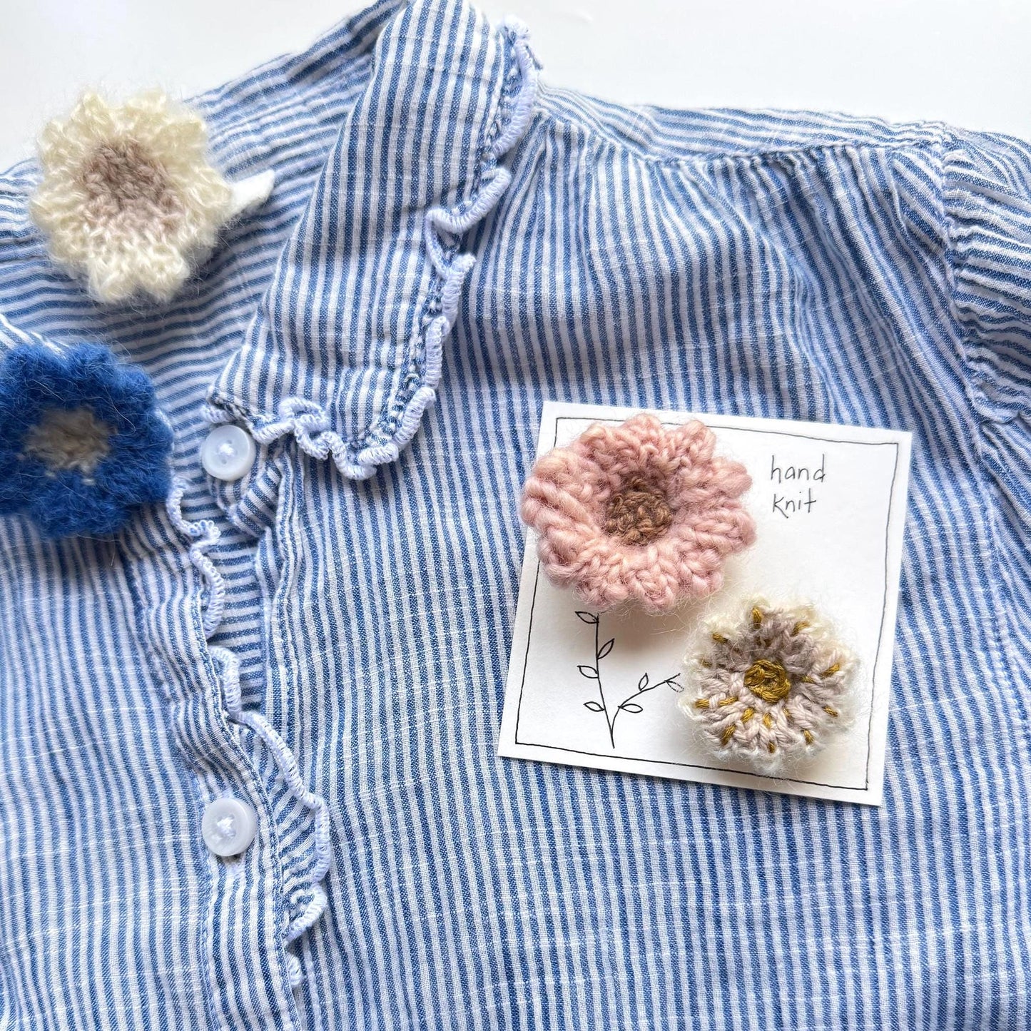 hand knit brooch set- flowers pink and embroidered champagne